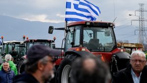 Κλειστός για δύο ώρες ο κόμβος του Μπράλου από τους αγρότες