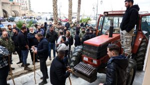 Κρήτη: Κατάληψη στα κεντρικά της ΑΑΔΕ στο Ηράκλειο κάνουν αγρότες και κτηνοτρόφοι