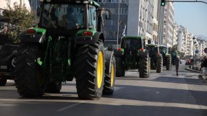 Αγρότες: Αποχώρησαν από το λιμάνι της Θεσσαλονίκης μετά το συλλαλητήριο – Τι είπαν για την πρόσκληση του Κυριάκου Μητσοτάκη (βίντεο)