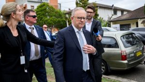 Μακελειό στο Σίδνεϊ: Ο Αυστραλός πρωθυπουργός επισκέφθηκε τον “ήρωα της παραλίας”