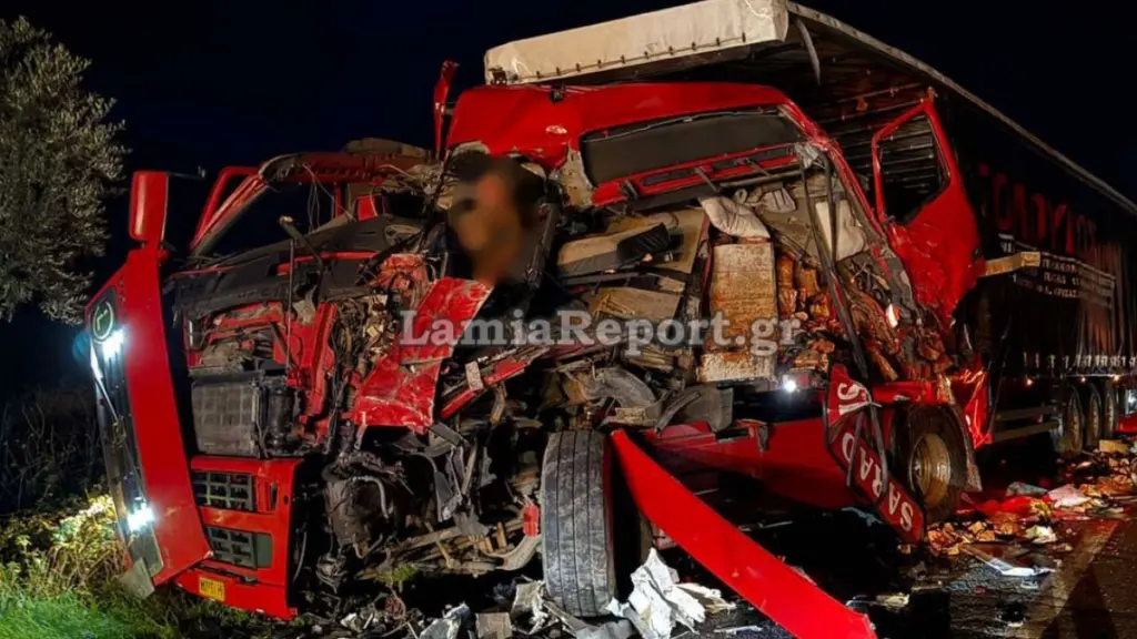 Σοβαρό τροχαίο στην Αμφίκλεια με δυο τραυματίες – Νταλίκες συγκρούστηκαν μετωπικά (Φωτογραφίες)
