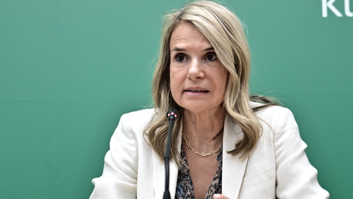 Μιλένα Αποστολάκη: Επίθεση σε δημοσιογράφο που την ρώτησε αν είναι υπέρ ή κατά των μπλόκων – “Θυμίζει χωροφύλακα, δεν την αποδέχομαι”