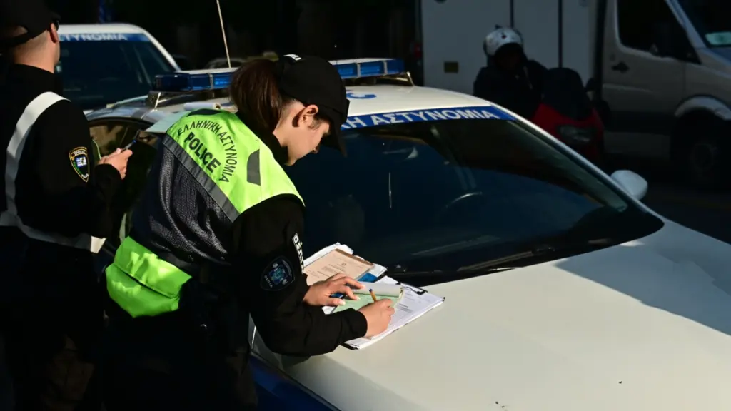 Τροχαία: Μπαράζ ελέγχων στην Δυτική Αττική – Βεβαιώθηκαν πάνω από 30 παραβάσεις