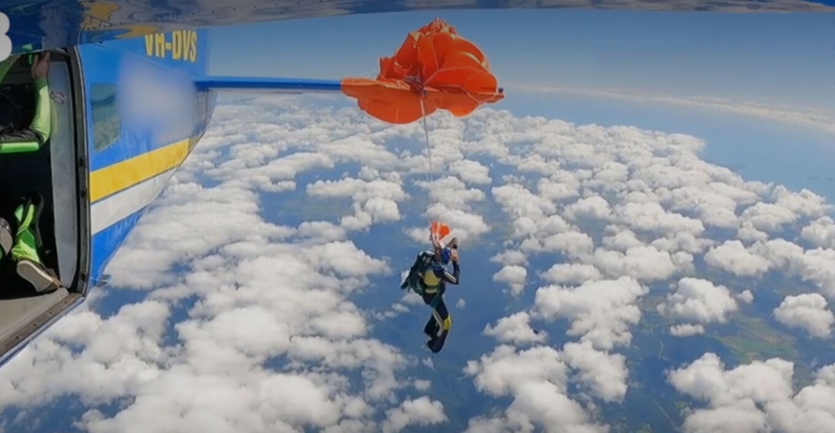 Αυστραλία: Εφεδρικό αλεξίπτωτο ανοίγει κατά λάθος και μπλέκει στο αεροπλάνο (Βίντεο)