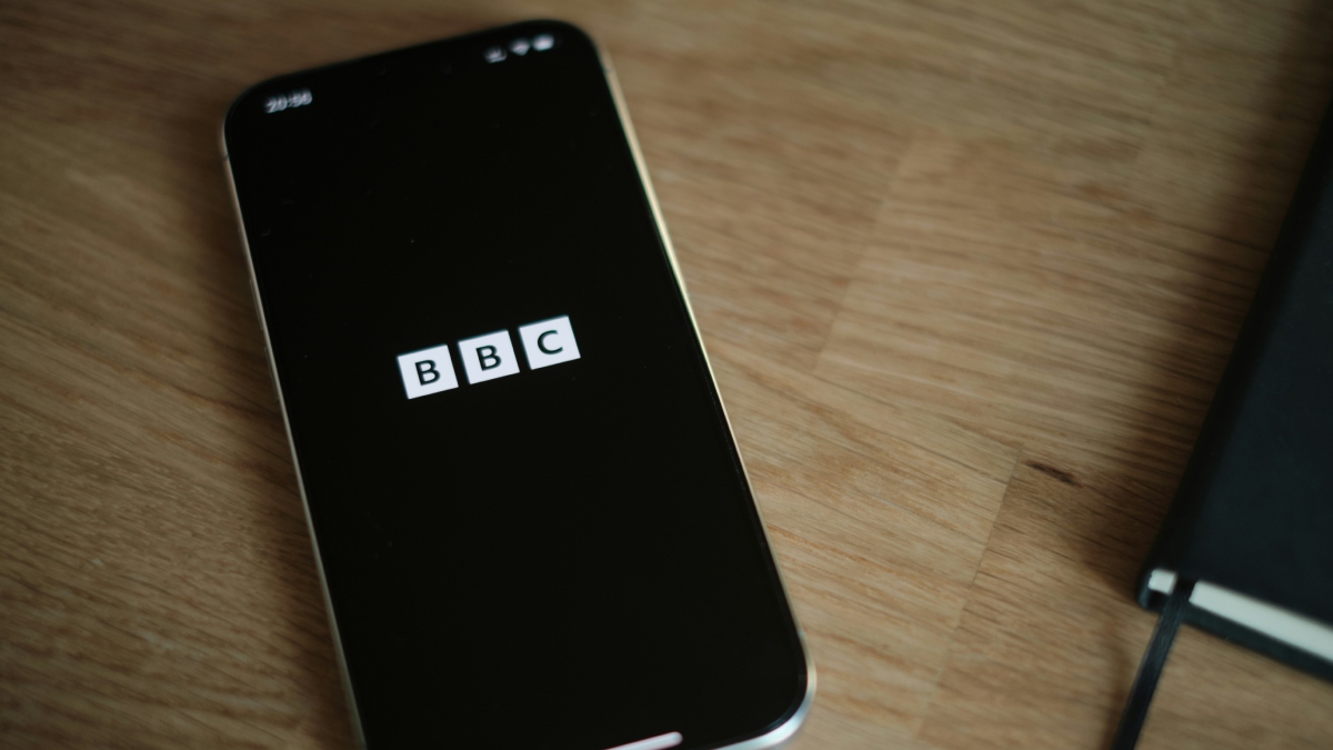 BBC: “Θα αμυνθούμε απέναντι στην αγωγή Τραμπ για δυσφήμιση”