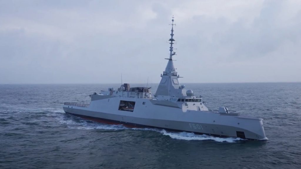 Παραδόθηκε η φρεγάτα “Κίμων”: Συγκίνηση στην τελετή ένταξης στη Λοριάν – “Η Ελλάδα έχει το ισχυρότερο Πολεμικό Ναυτικό της ιστορίας της” είπε ο Δένδιας