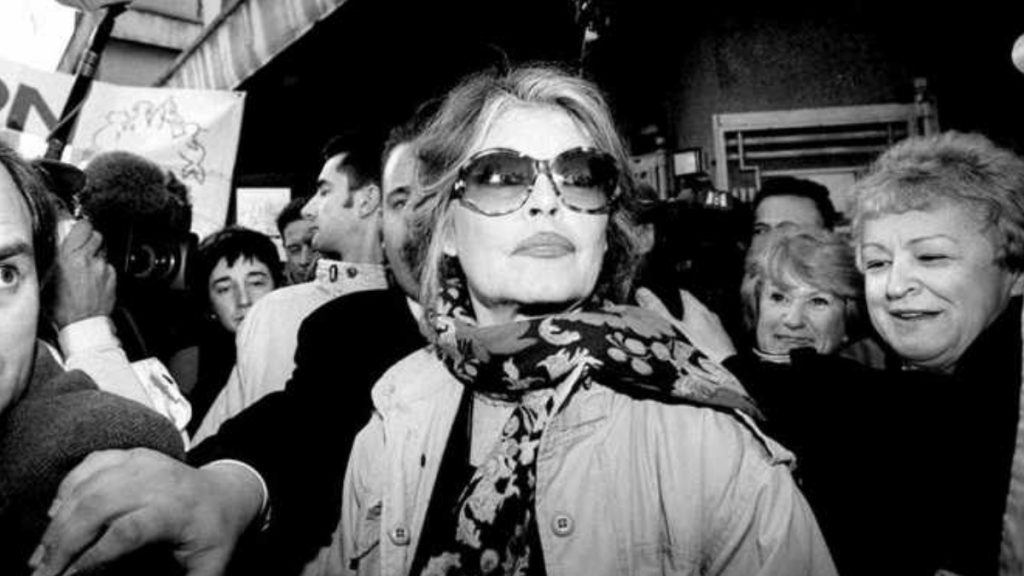 Μπριζίτ Μπαρντό: Πέθανε σε ηλικία 91 ετών – Έπεσε η αυλαία για τη θρυλική «Μπεμπέ» που έγινε ερωτικό σύμβολο και έμβλημα της Γαλλίας