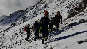 Ταϋγετος: Αίσιο τέλος στην πολύωρη επιχείρηση διάσωσης για τον πεζοπόρο που εγκλωβίστηκε με το σκυλί του