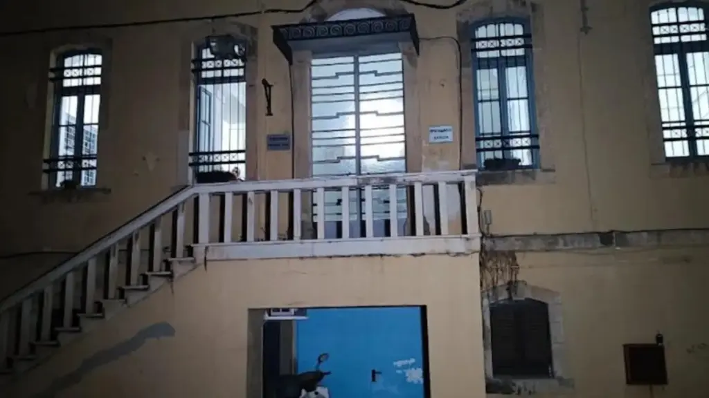 Χανιά: Ελεύθερος με εγγύηση 150.000 ευρώ ο επίσκοπος Δορυλαίου που πούλησε την «παραλία του Ζορμπά»