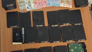 Μπαράζ ελέγχων από την ΕΛ.ΑΣ. για τον παράνομο εορταστικό τζόγο – Έφοδος σε δύο στέκια παράνομου τζόγου σε Κερατσίνι και Θεσσαλονίκη