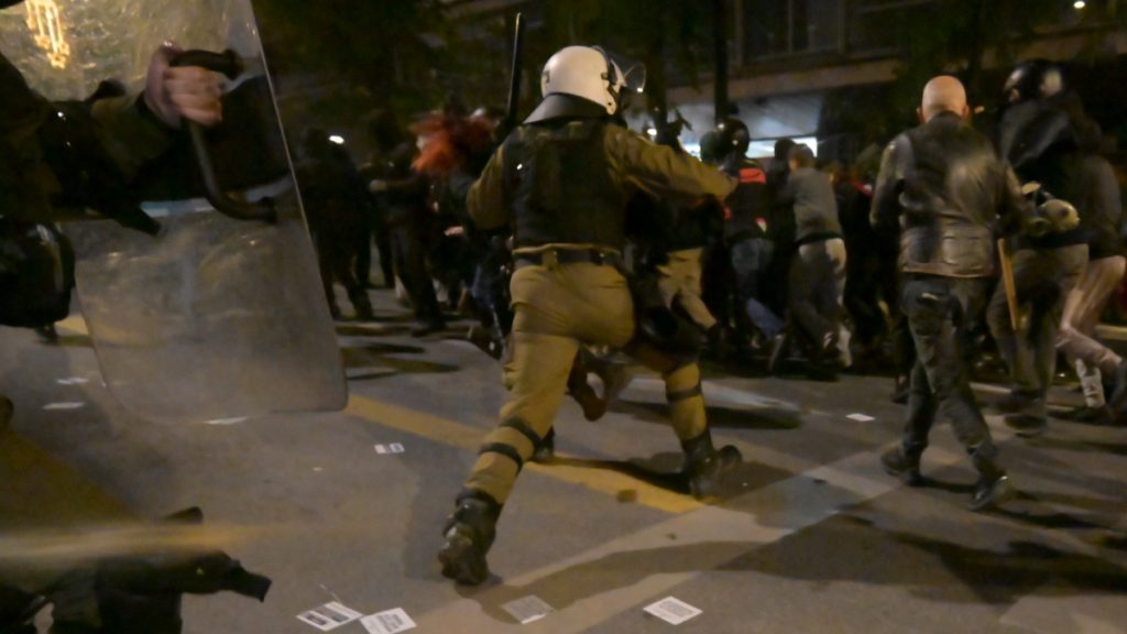 ΕΛΑΣ: 19 συλλήψεις και 50 προσαγωγές για τα επεισόδια στην πορεία για την δολοφονία του Γρηγορόπουλου