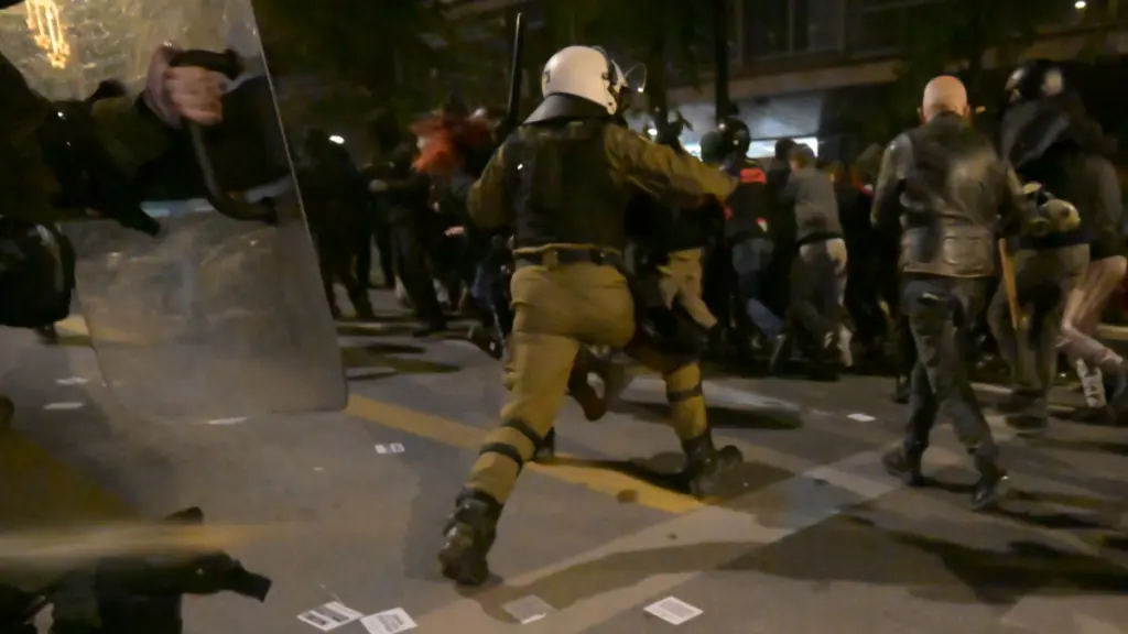ΕΛΑΣ: 19 συλλήψεις και 50 προσαγωγές για τα επεισόδια στην πορεία για την δολοφονία του Γρηγορόπουλου