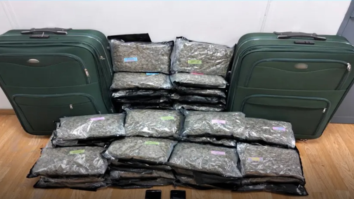 «Ελ. Βενιζέλος»: Συνελήφθη 29χρονη με 24 κιλά ακατέργαστης κάνναβης