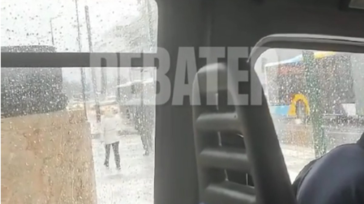 Αποκλειστικό DEBATER: «Βούλιαξαν» οι κλούβες των ΜΑΤ από την βροχή – Έσταζαν νερά μέσα στα οχήματα