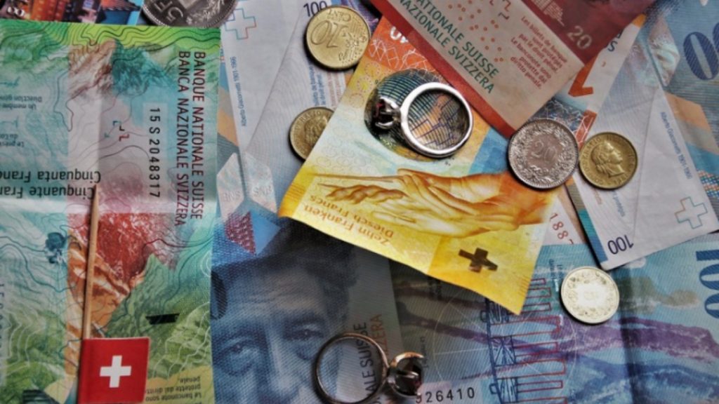 Reuters: Στην τελική ευθεία η ρύθμιση για τα δάνεια σε ελβετικό φράγκο στην Ελλάδα – Έρχεται έκπτωση στην ισοτιμία που θα αγγίζει το 50%