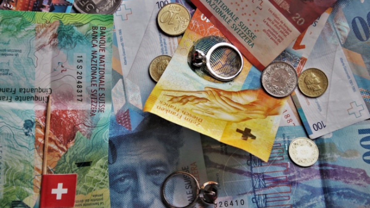 Reuters: Στην τελική ευθεία η ρύθμιση για τα δάνεια σε ελβετικό φράγκο στην Ελλάδα – Έρχεται έκπτωση στην ισοτιμία που θα αγγίζει το 50%