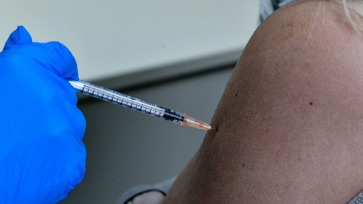 Η κυβέρνηση Τραμπ διενεργεί έρευνα για πιθανούς θανάτους οφειλόμενους στα εμβόλια κατά της COVID