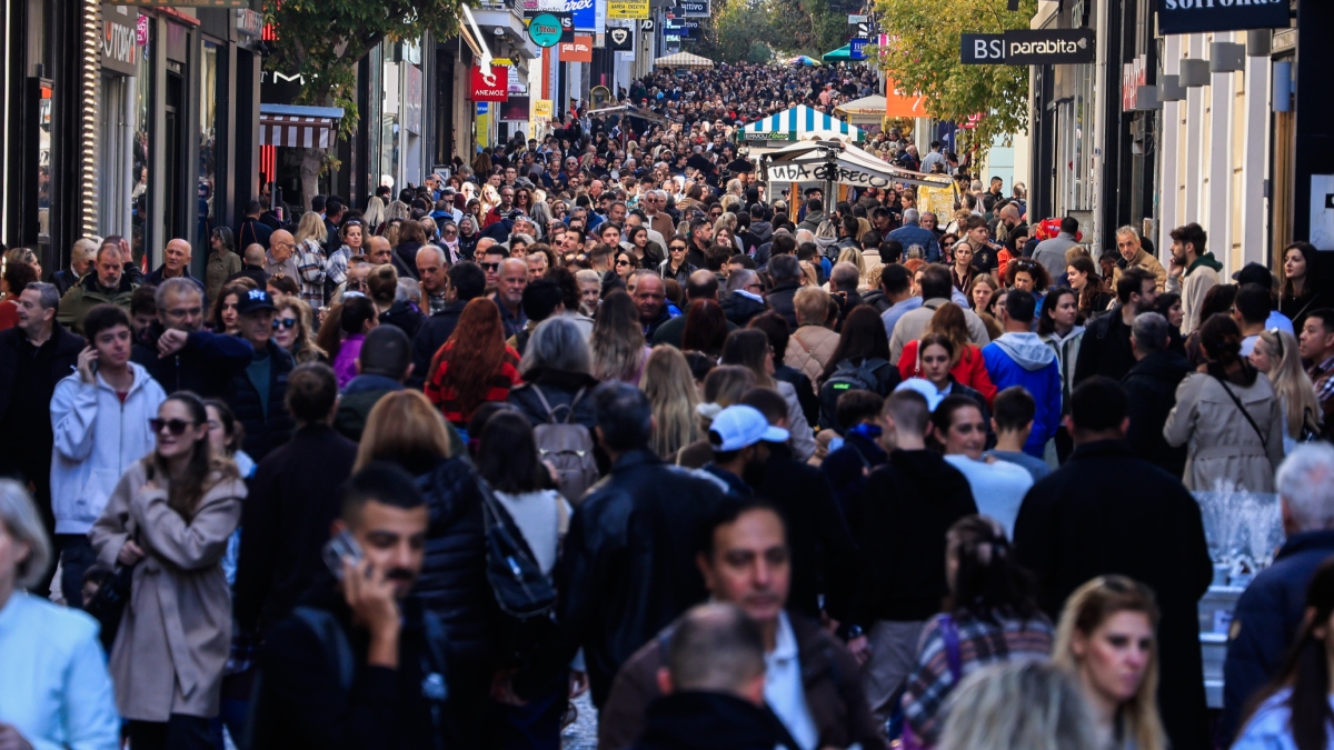 Εορταστικό ωράριο Χριστουγέννων 2025: Ανοιχτά τα καταστήματα την Κυριακή 14/12 – Ποια θα μείνουν κλειστά