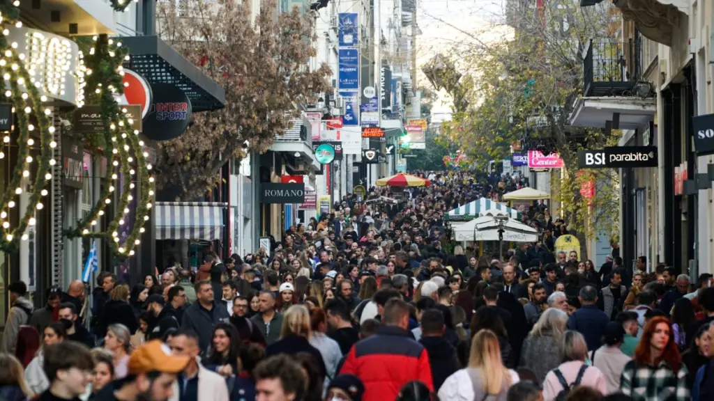 Εορταστικό ωράριο: Πότε ξεκινάει – Πώς θα λειτουργήσουν τα καταστήματα