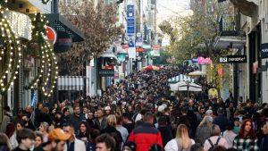 Εορταστικό ωράριο: Πότε ξεκινάει – Πώς θα λειτουργήσουν τα καταστήματα