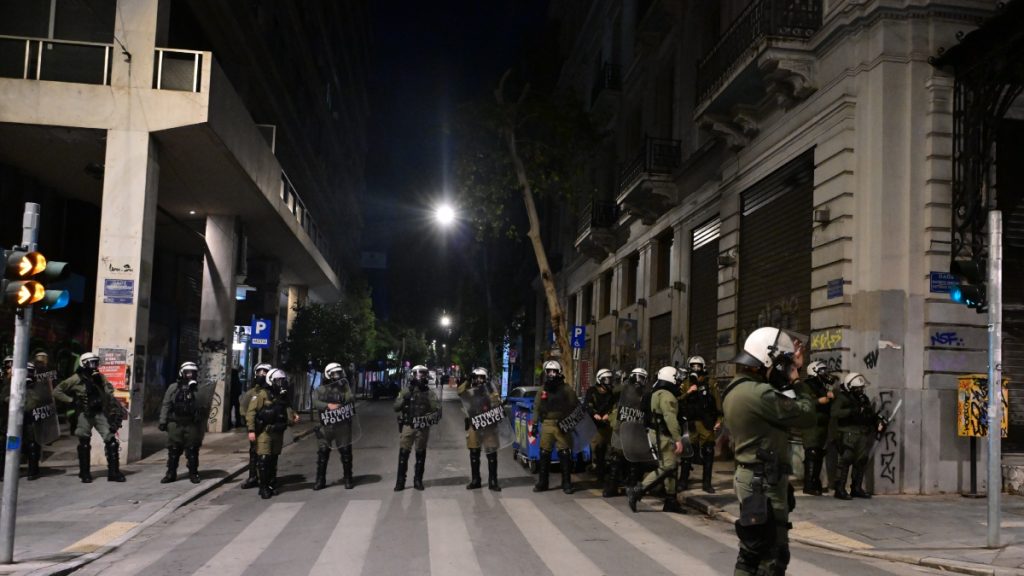 Ένταση και επεισόδια στην πορεία για την δολοφονία του Αλέξη Γρηγορόπουλου στο κέντρο της Αθήνας