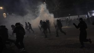 Ένταση και επεισόδια στην πορεία για την δολοφονία του Αλέξη Γρηγορόπουλου στο κέντρο της Αθήνας