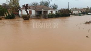Κακοκαιρία Byron: “Βούλιαξαν” σπίτια και δρόμοι στο Ανωχώρι Φαρσάλων από την υπερχείλιση του Ενιπέα (βίντεο+φωτογραφίες)
