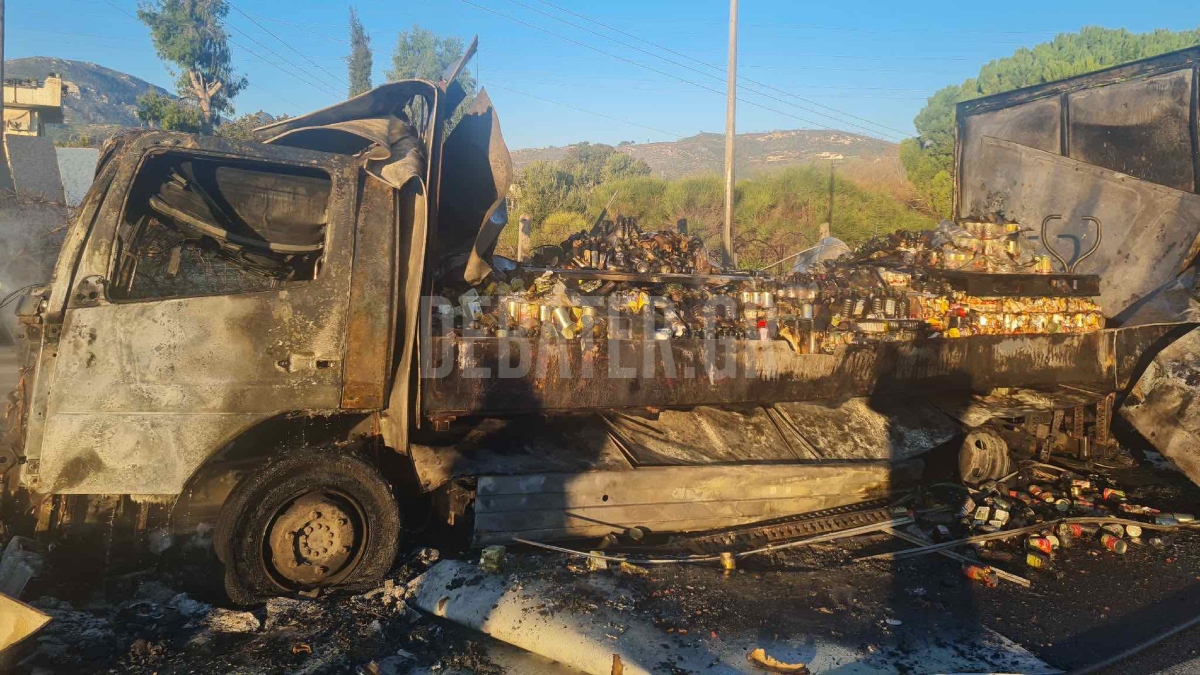 Φωτιά σε φορτηγό στην Αθηνών-Λαμίας: Από δύο λωρίδες η κυκλοφορία προς Αθήνα (φωτογραφίες)