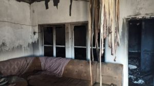 Ροδόπη: Για εμπρησμό από αμέλεια κατηγορείται η μητέρα του 7χρονου που πέθανε μετά από φωτιά – Σε κρίσιμη κατάσταση ο αδερφός του