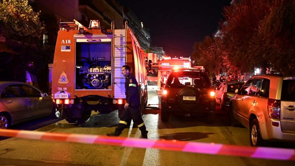 Φωτιά σε διαμέρισμα στο κέντρο της Αθήνας – Ένας ένοικος στο νοσοκομείο