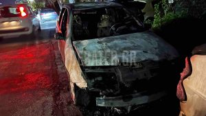 Μπαράζ πυρκαγιών σε οχήματα σε Ρέντη, Περιστέρι και Πειραιά (φωτογραφία)