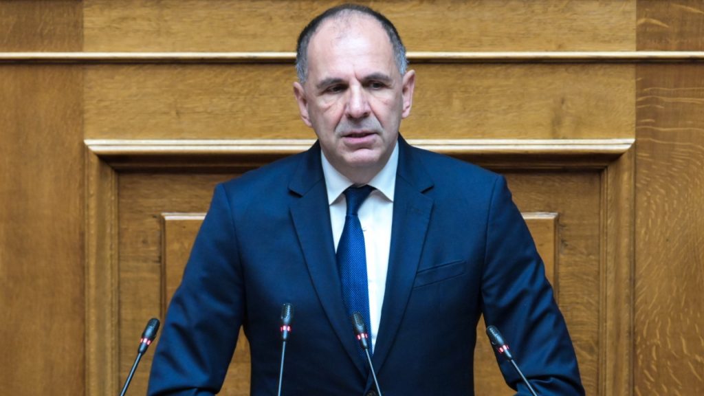 Γεραπετρίτης για προϋπολογισμό 2026: “Αναβαθμίζουμε το διπλωματικό αποτύπωμα της χώρας”