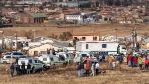 Αιματοκύλισμα σε ταβέρνα στο Γιοχάνεσμπουργκ – Εννέα νεκροί από πυρά ενόπλων (Εικόνες)