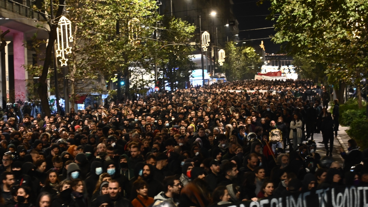 Αλέξανδρος Γρηγορόπουλος: Σε εξέλιξη η πορεία στο κέντρο της Αθήνας – Κυκλοφοριακές ρυθμίσεις και κλειστοί σταθμοί του Μετρό