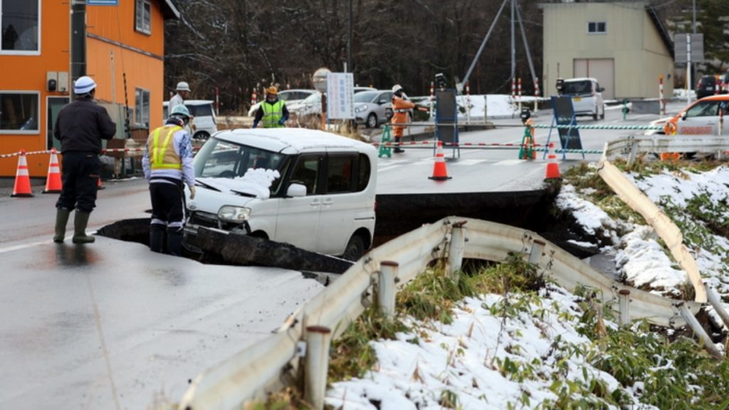 Ιαπωνία: Τουλάχιστον 30 τραυματίες, ζημιές και τσουνάμι από τον σεισμό των 7,6 Ρίχτερ – “Μου θύμισε τη Φουκουσίμα” (βίντεο)