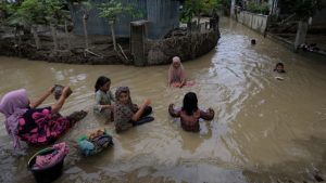 Ινδονησία: Πάνω από 900 οι νεκροί από τις φονικές πλημμύρες