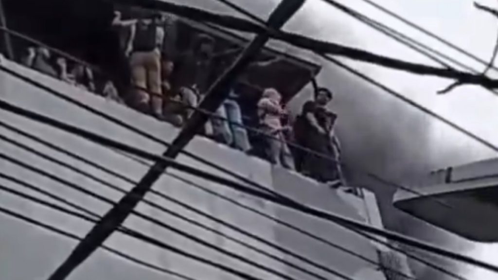 Ινδονησία: Τραγωδία με 20 νεκρούς μετά από πυρκαγιά σε επταώροφο κτίριο στη Τζακάρτα (βίντεο)