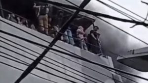 Ινδονησία: Τραγωδία με 20 νεκρούς μετά από πυρκαγιά σε επταώροφο κτίριο στη Τζακάρτα (βίντεο)