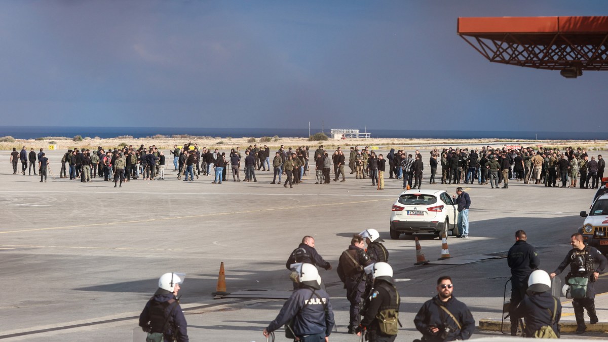 Αγρότες: Χάος στα μπλόκα της Κρήτης – Κλειστά τα αεροδρόμια Ηρακλείου και Χανίων, ακυρώθηκαν πτήσεις (βίντεο)
