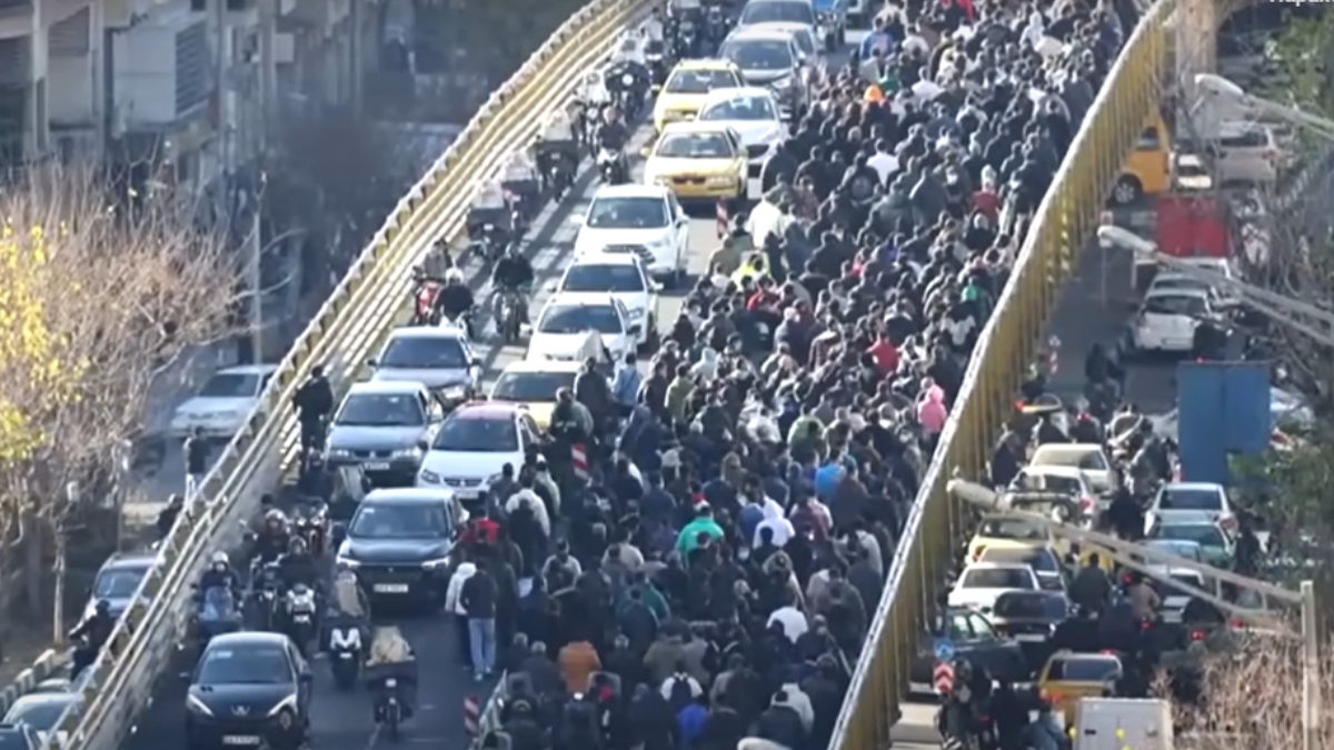 Η Μοσάντ καλεί τους Ιρανούς διαδηλωτές να βγουν στους δρόμους – “Είμαστε μαζί σας”