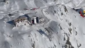 Ιταλία: Ατύχημα με τελεφερίκ σε υψόμετρο 2.800 μέτρων – 4 τραυματίες, εγκλωβίστηκαν 100 επιβάτες (βίντεο)