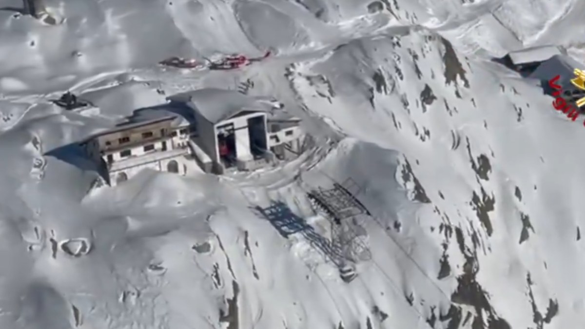 Ιταλία: Ατύχημα με τελεφερίκ σε υψόμετρο 2.800 μέτρων – 4 τραυματίες, εγκλωβίστηκαν 100 επιβάτες (βίντεο)