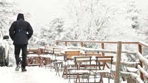 Επιδείνωση του καιρού από σήμερα με βροχές και καταιγίδες – Οι πιθανότητες για χιόνια την Πρωτοχρονιά στην Αττική