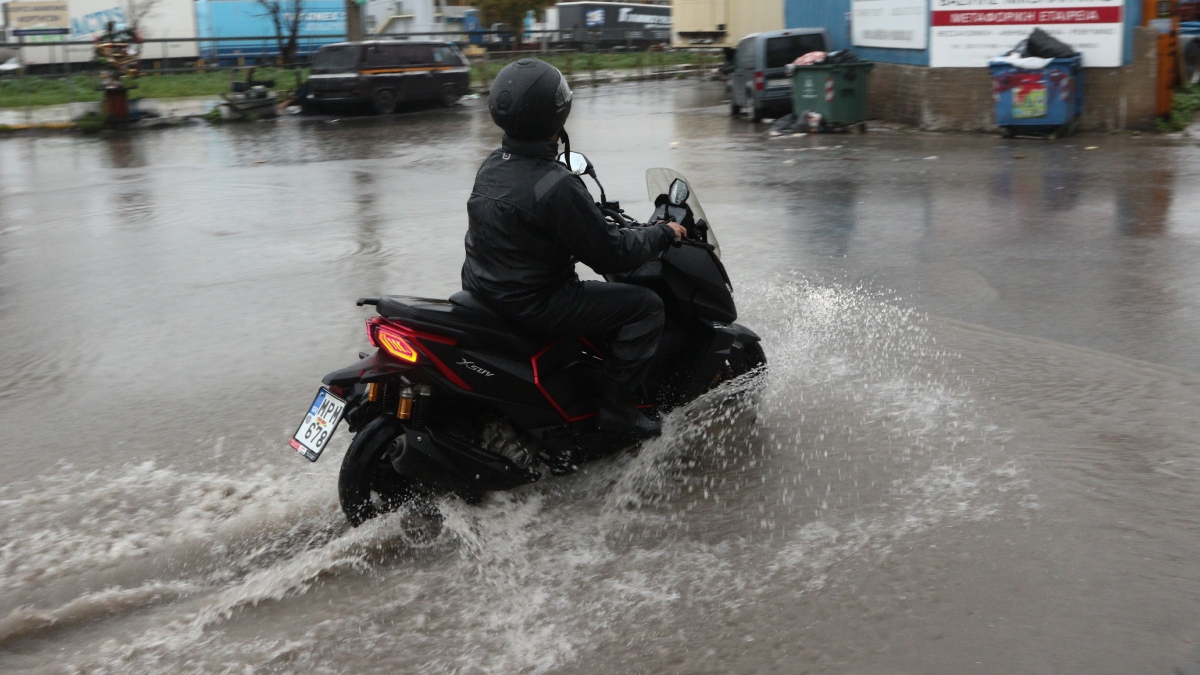 Κακοκαιρία Byron: Υποχωρούν μετά το μεσημέρι οι βροχές και οι καταιγίδες – Ποιες περιοχές θα επηρεαστούν περισσότερο