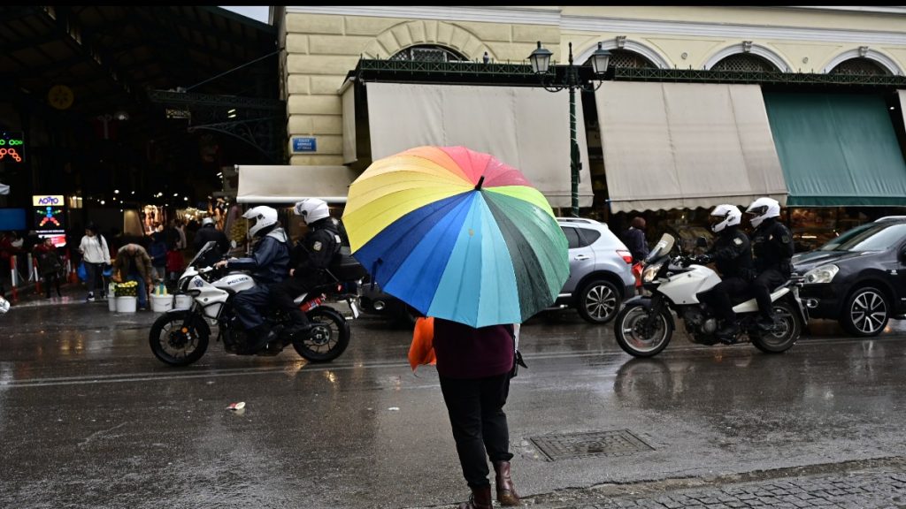 Καιρός: Ισχυρή καταιγίδα “χτυπάει” την Αττική – Δείτε φωτογραφίες