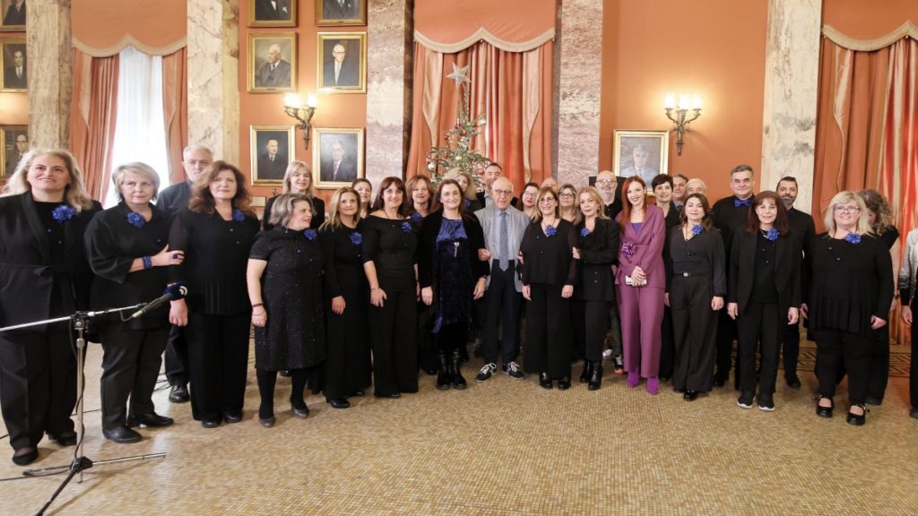 Η Βουλή “πλημμύρισε” με κάλαντα και παραδοσιακούς χορούς από όλη την Ελλάδα