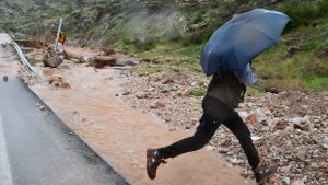 Έως αύριο το μεσημέρι η κακοκαιρία Byron με βροχές μεγάλης έντασης και διάρκειας – Οι “κόκκινες” περιοχές