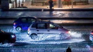 Κακοκαιρία Byron: Αποκαταστάθηκε η κυκλοφορία των οχημάτων σε Βουλιαγμένης, Ποσειδώνος και Πειραιώς