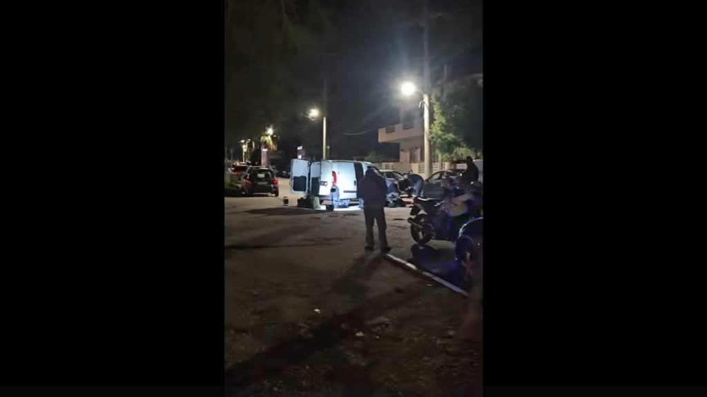 Καλύβια: Ο ιδιοκτήτης του ΙΧ δεν είχε απασχολήσει ποτέ τις Αρχές – Μυστήριο με τον εκρηκτικό μηχανισμό που βρέθηκε στο ΙΧ του