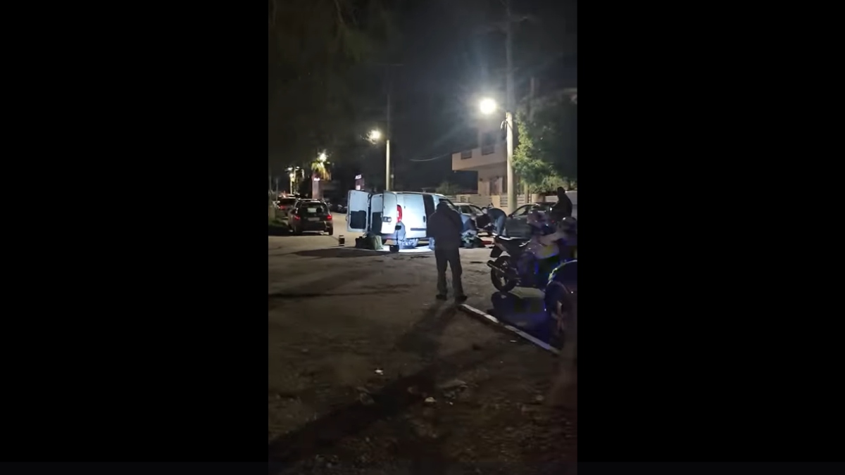 Καλύβια: Ο ιδιοκτήτης του ΙΧ δεν είχε απασχολήσει ποτέ τις Αρχές – Μυστήριο με τον εκρηκτικό μηχανισμό που βρέθηκε στο ΙΧ του